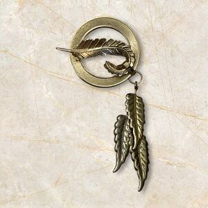 Beautiful Gold tone Brooch with Dangling Leaves RARE